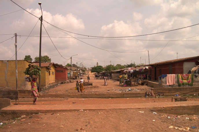 Une rue de Daola, troisième ville de Côte d’Ivoire où vit Kalifa, en janvier.