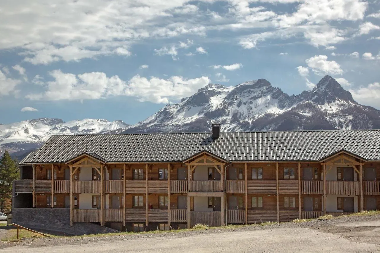 Séjourner en Alpes-de-Haute-Provence : 5 Hôtels Familiaux Comparés